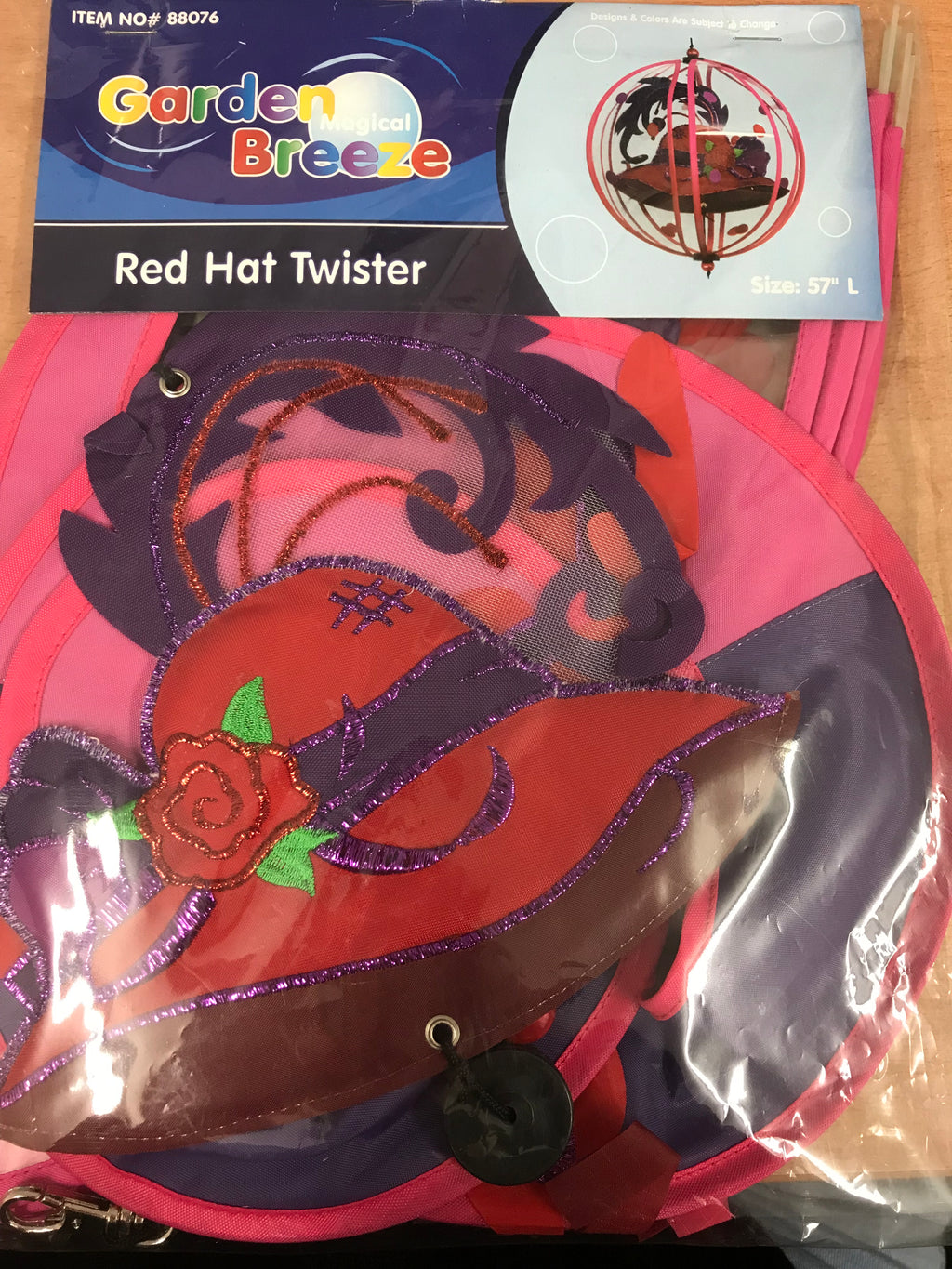 Red Hat Globe Twister